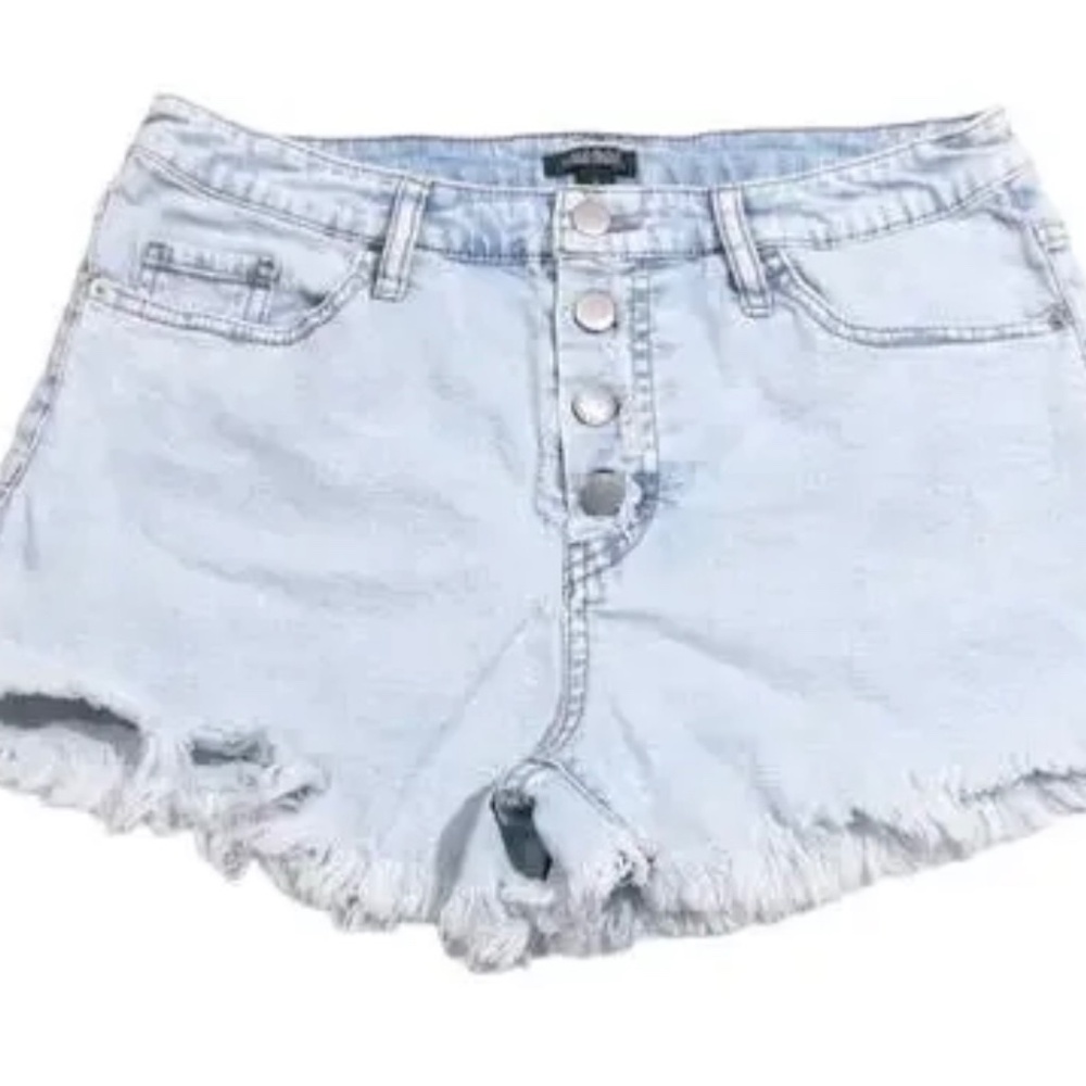 Women’s mid-rise denim shorts frayed hem